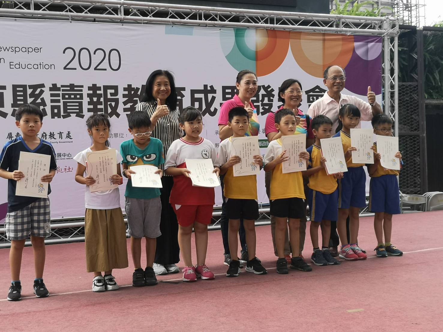 52dce9ad8498f50c05faabf69947ebcd.jpg